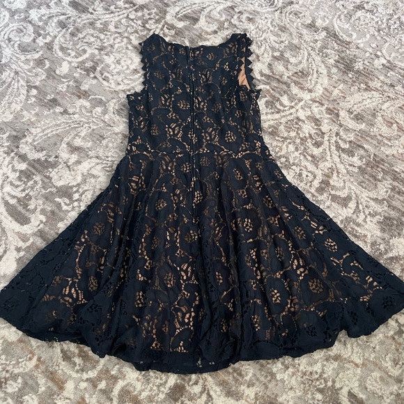 City Studio Juniors Navy Lace Floral Mini Dress - Size 5 - Gently Worn - Picture 2 of 6